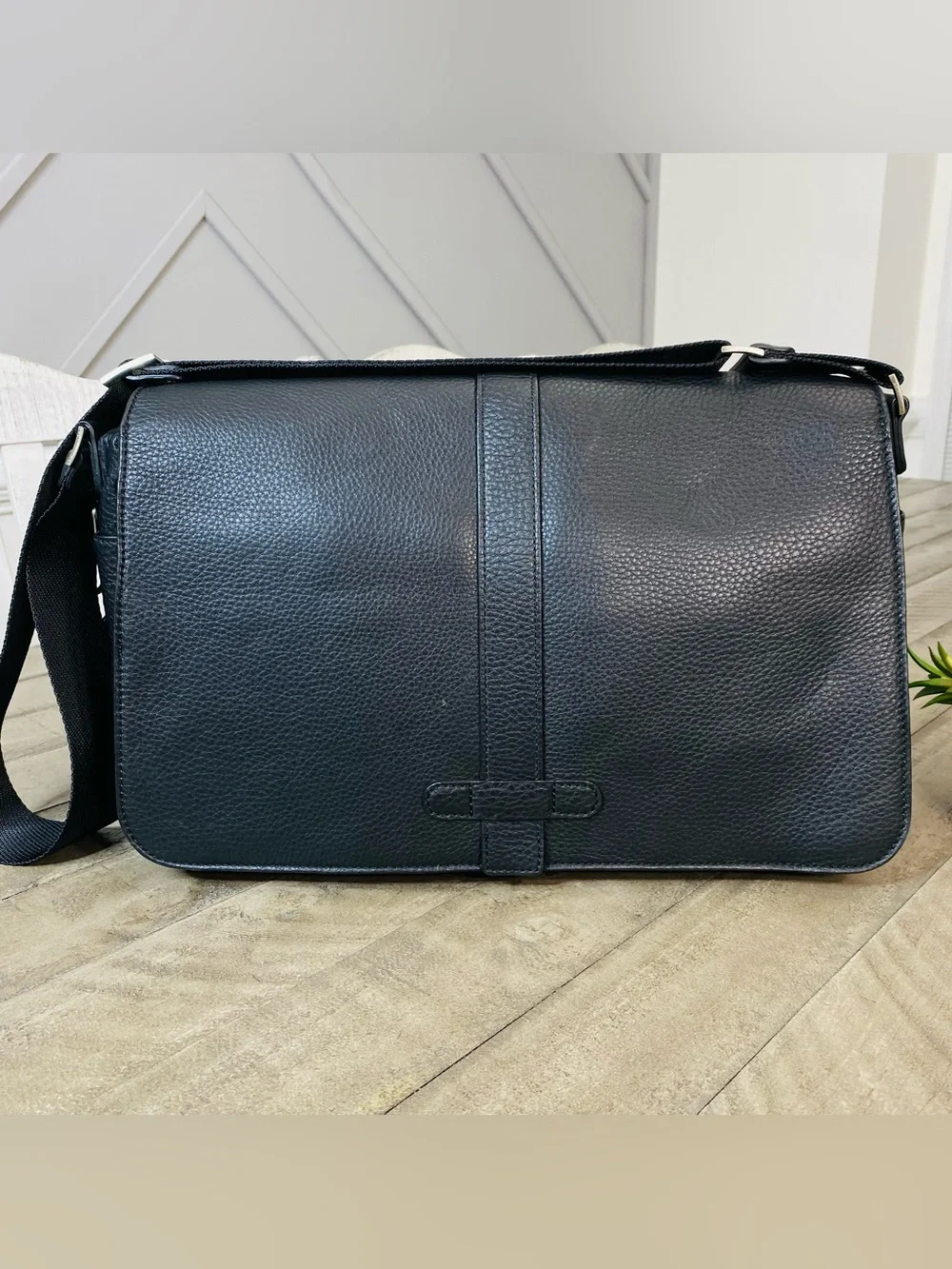 Bosca Tribeca Black Leather Messenger Bag Made In Italy
